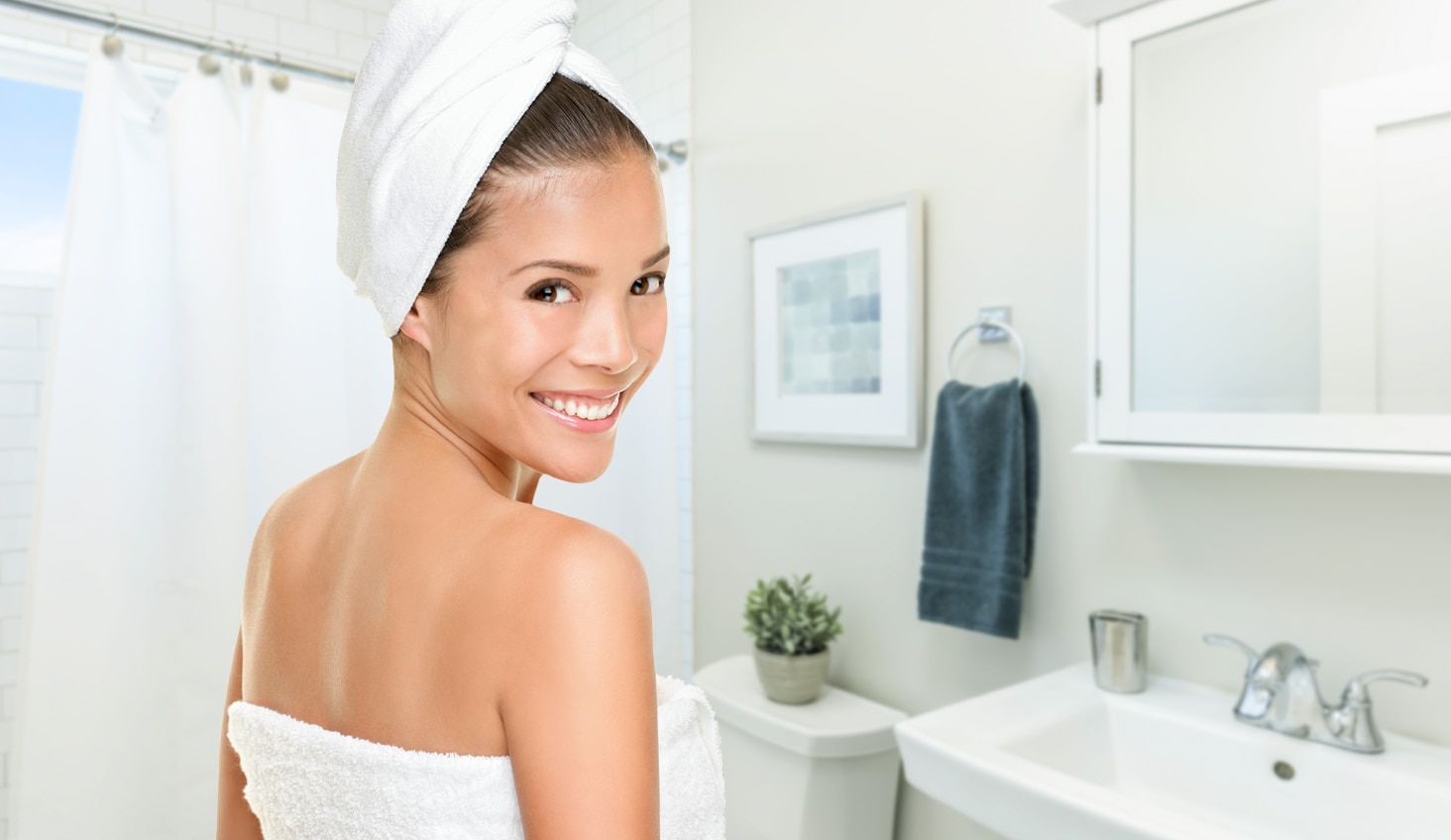 Mujer teniendo un cuidado personal