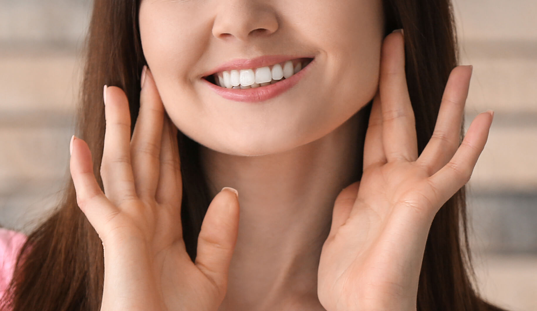 Masaje relajante en orejas