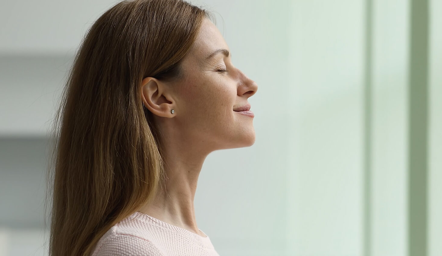 Mujer tomando un respiro