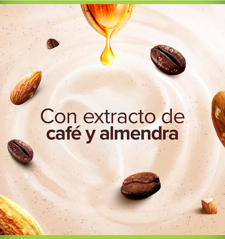 Mujer disfrutando del irresistible aroma a café de Palmolive Smoothie, con fondo cremoso y partículas naturales visibles. 